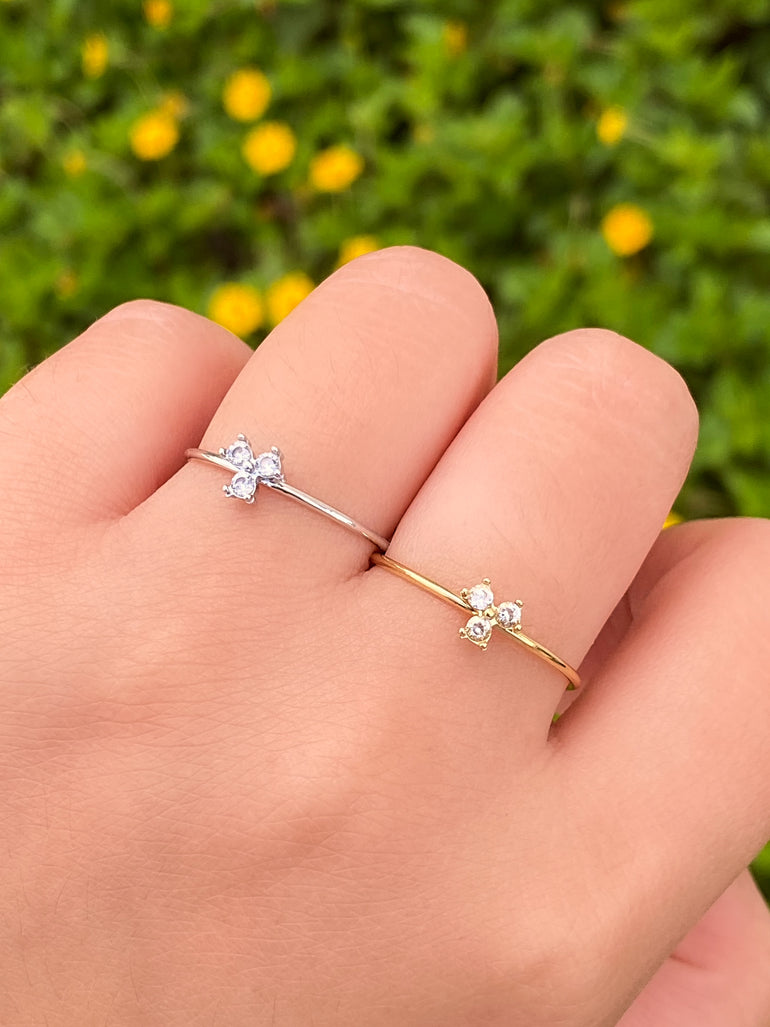 Anillo Trebol Tres Zirconias Ajustable
