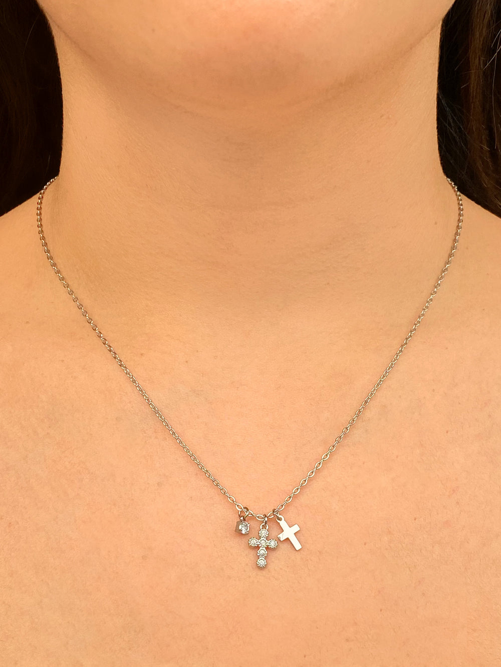 Collar Con Doble Cruz Y Zirconia