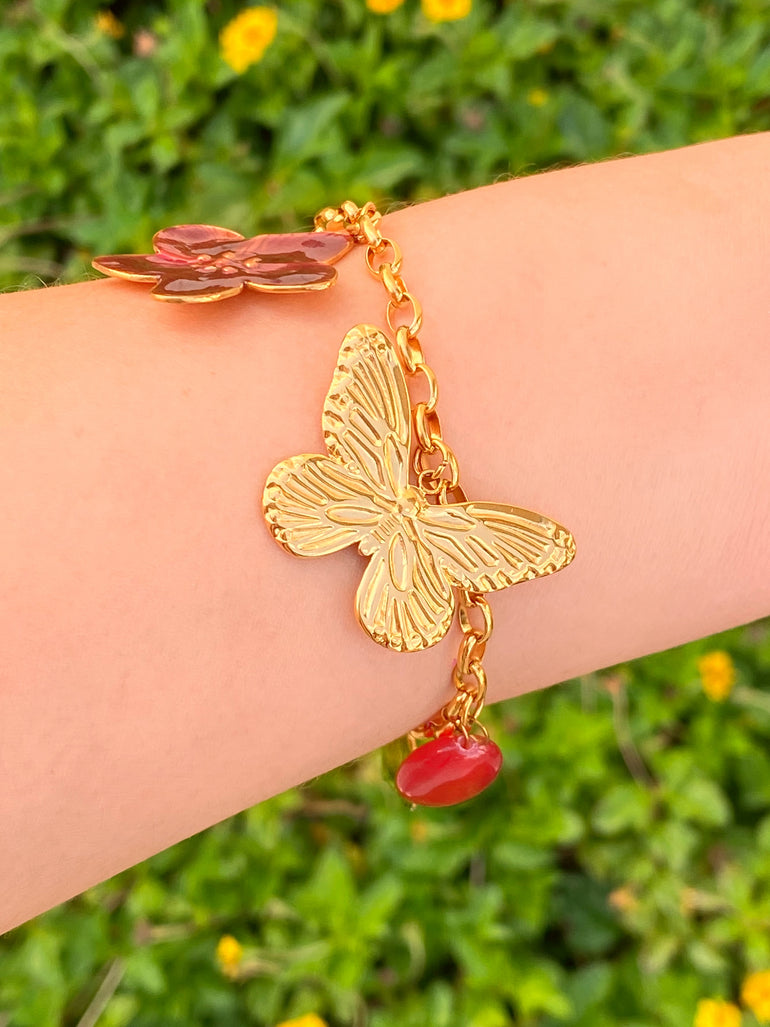 Pulsera Con Dijes Mariposa, Flor y Corazon