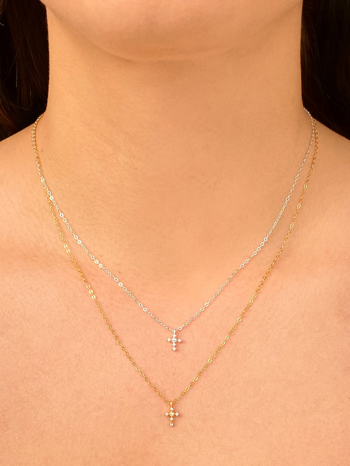 Collar Con Mini Cruz Zirconias