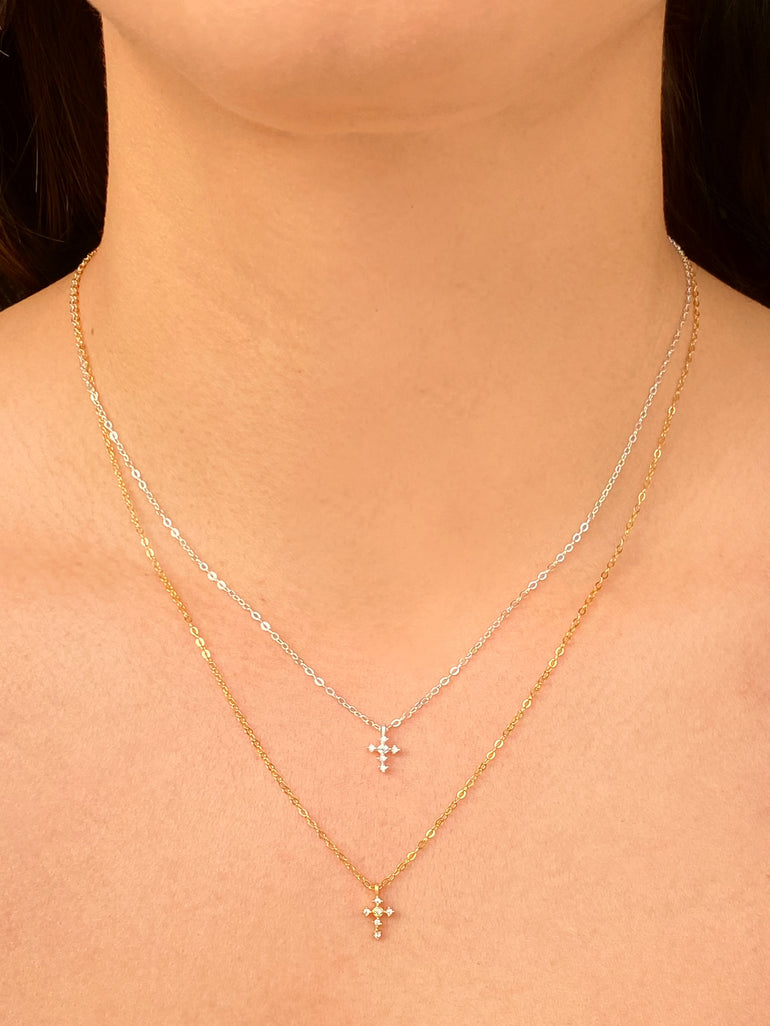 Collar Con Mini Cruz Zirconias