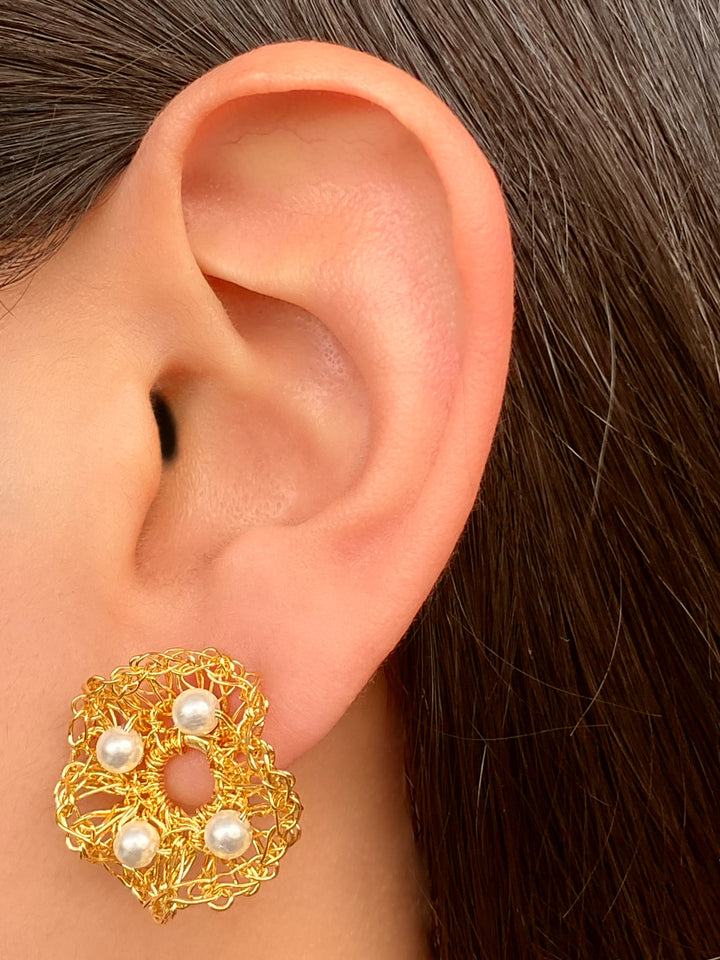 Par Arete Mini Flor Con Cuatro Perlas