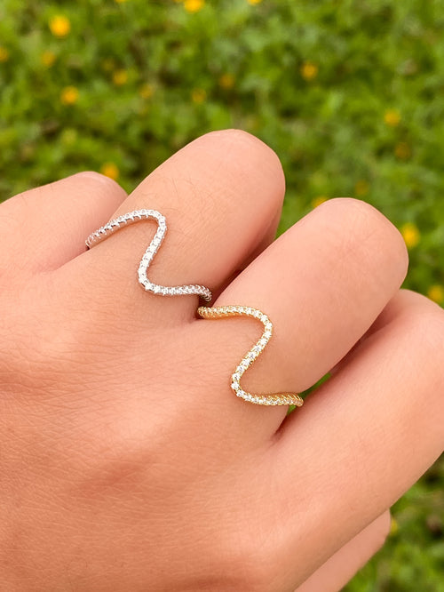 Anillo Curveado Con Zirconias