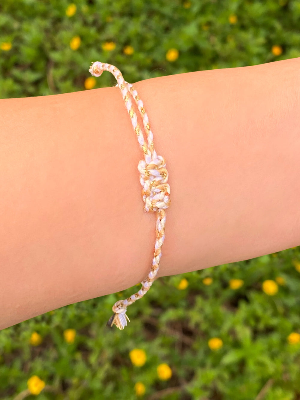 Pulsera Hilo Nude Dije Caracol, Concha y Estrella