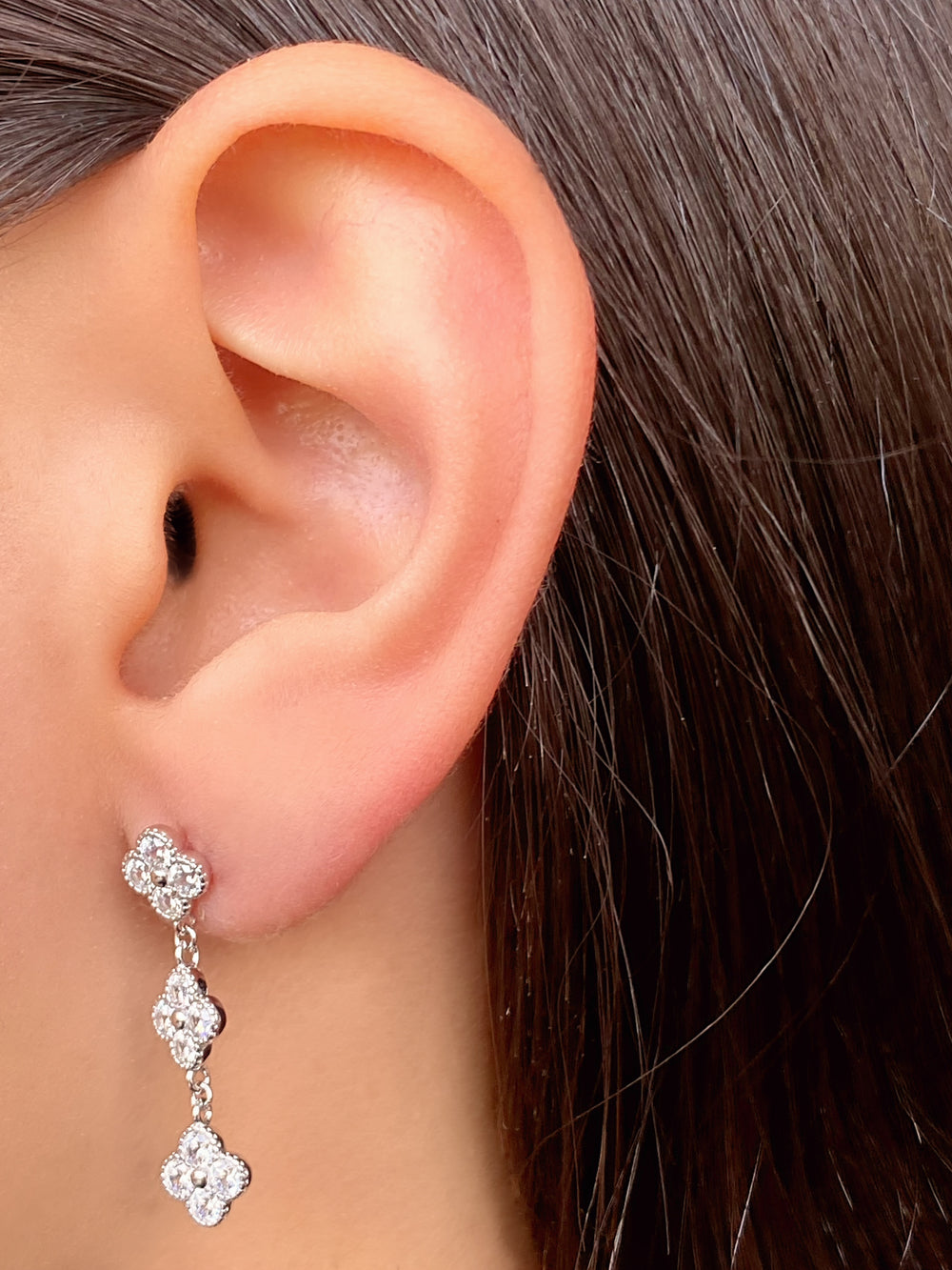 Par Arete Flor Cuatro Petalos Colgantes Zirconia