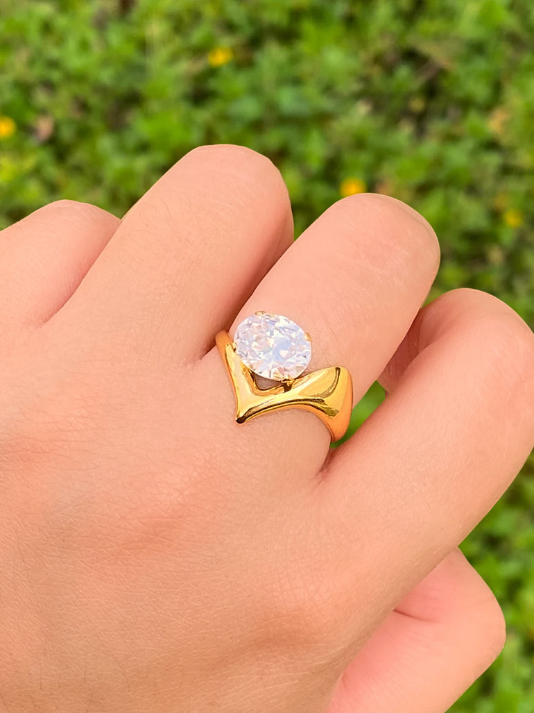 Anillo Forma V Con Zirconia