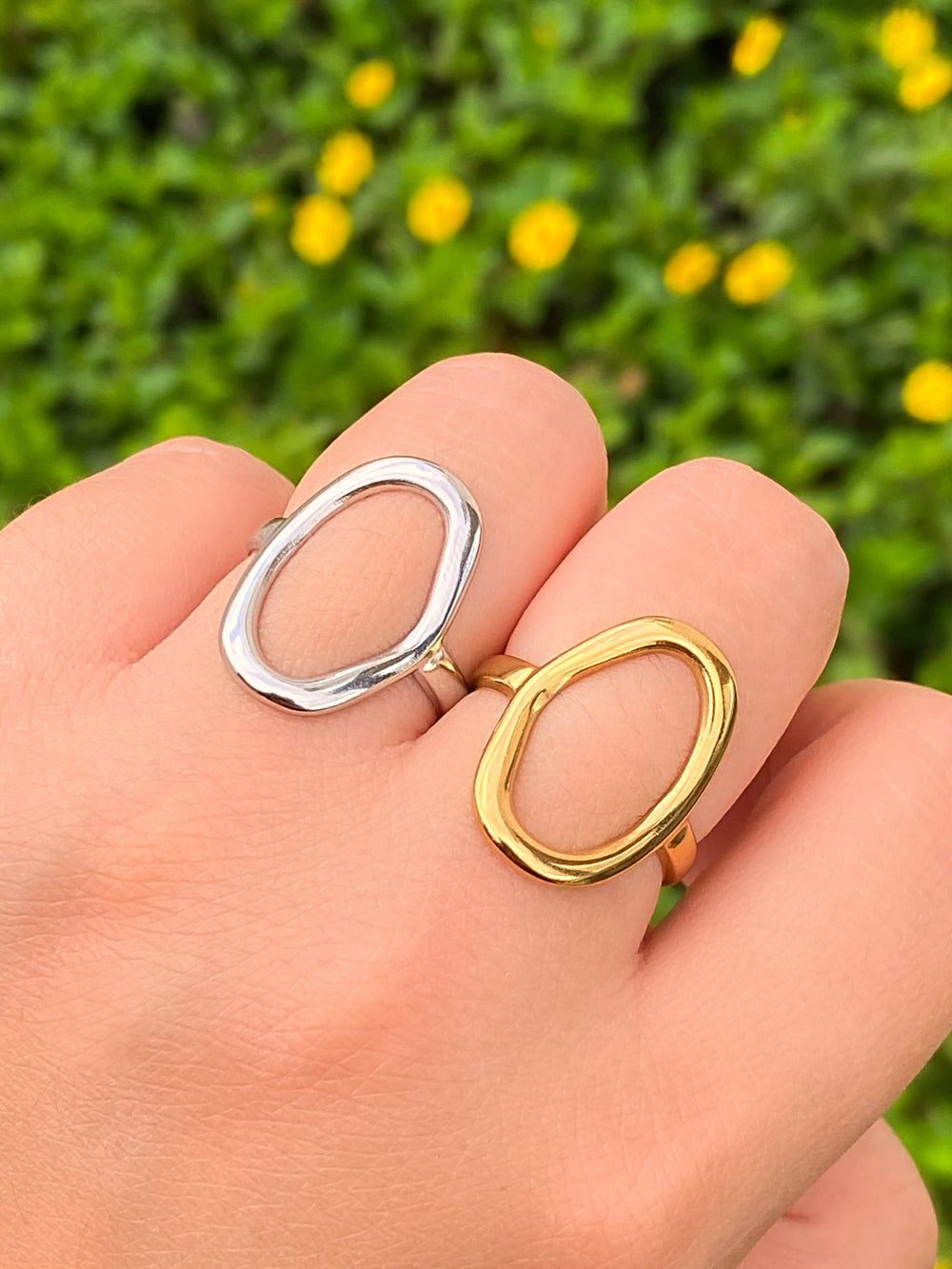 Anillo Ovalo Irregular Ondulado