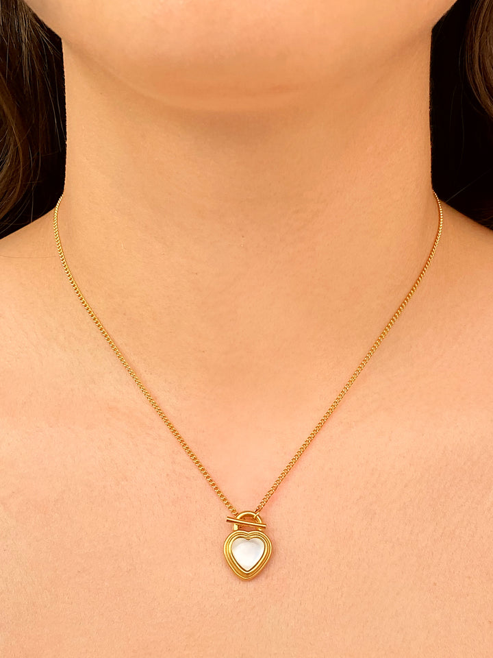 Collar Corazon Con Piedra Ojo de Gato y Cierre Frontal
