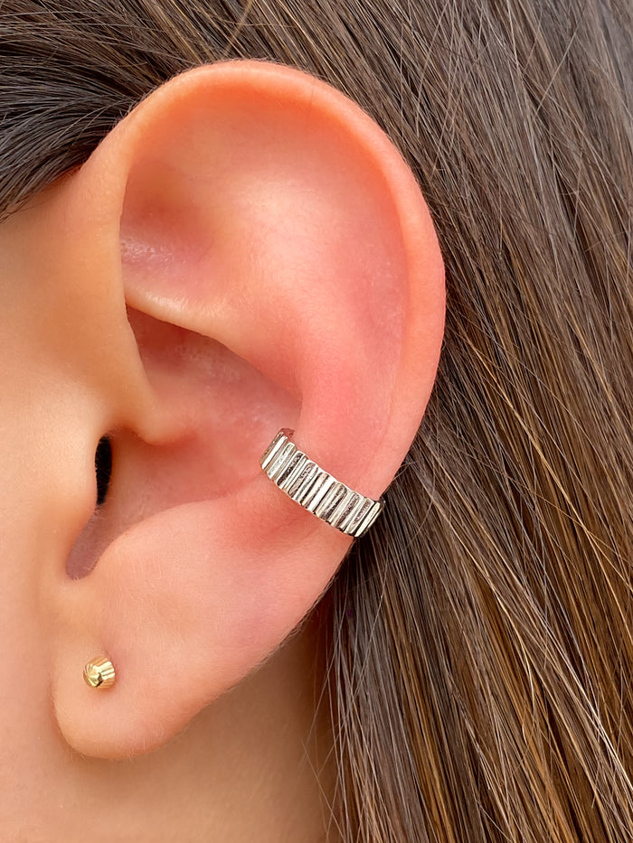 Ear Cuff Grueso Con Lineas