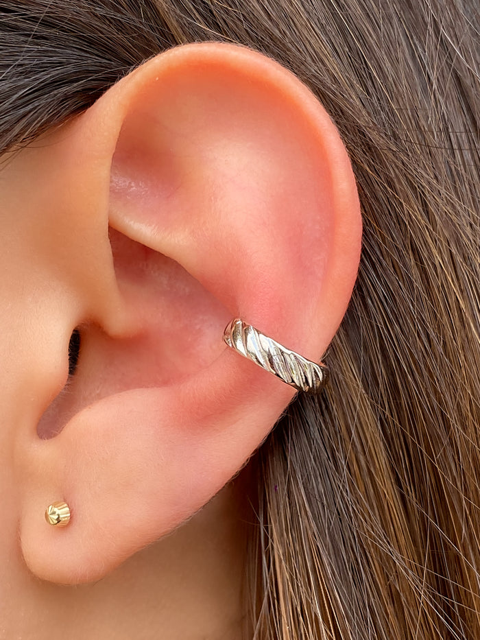 Ear Cuff Con Lineas Trenzadas