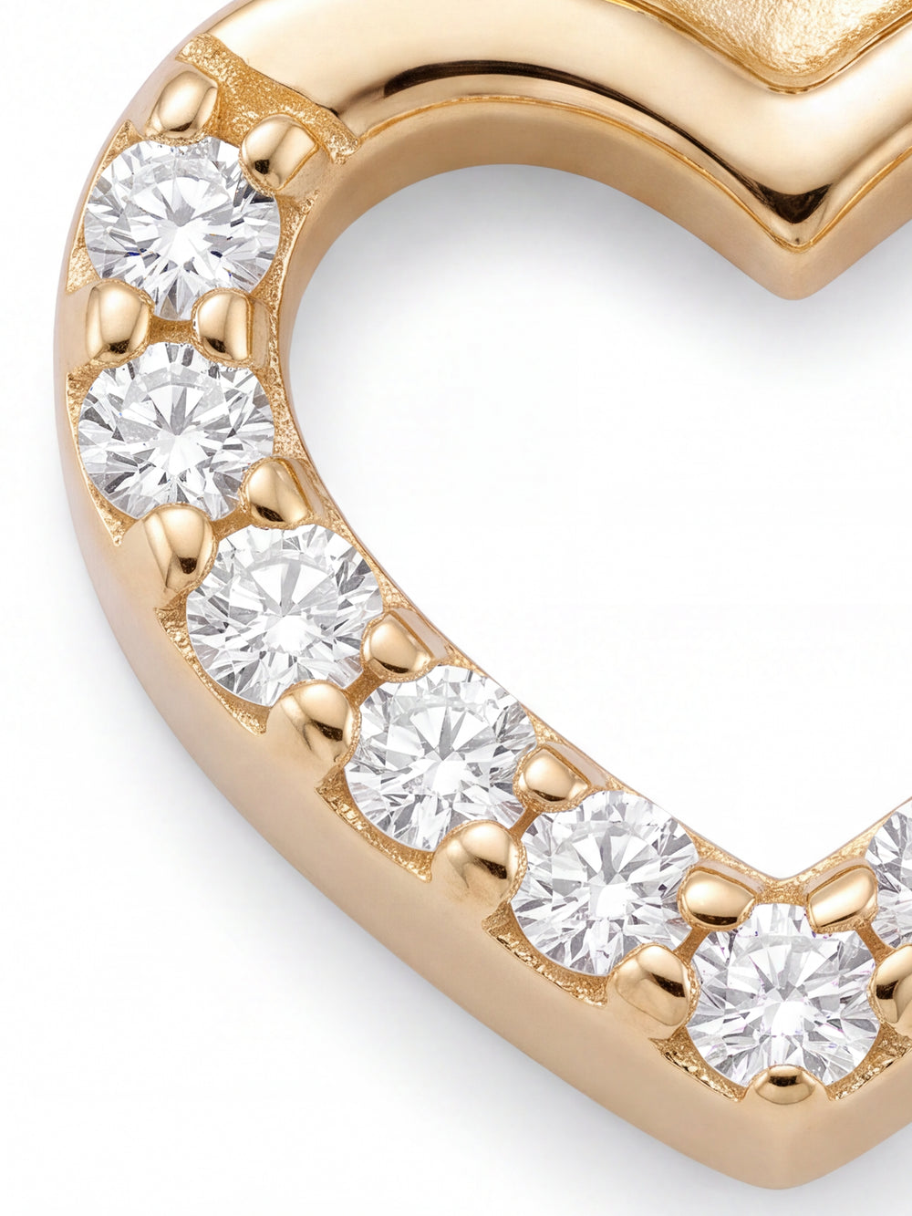 Dije Contorno Corazón con Zirconias Oro 10k