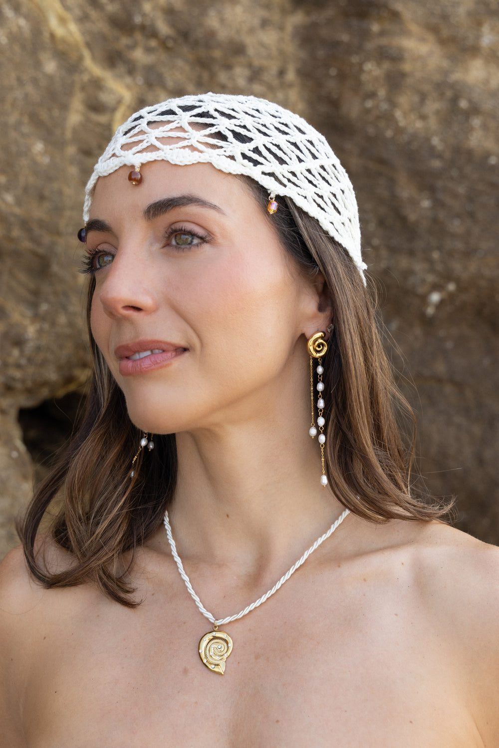 Collar Blanco Con Dije Caracol Zirconias