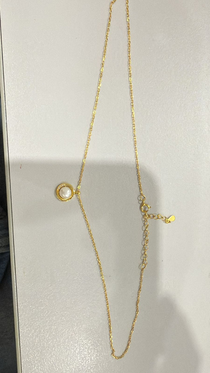 Collar Con Dije Perla Contorno Dorado