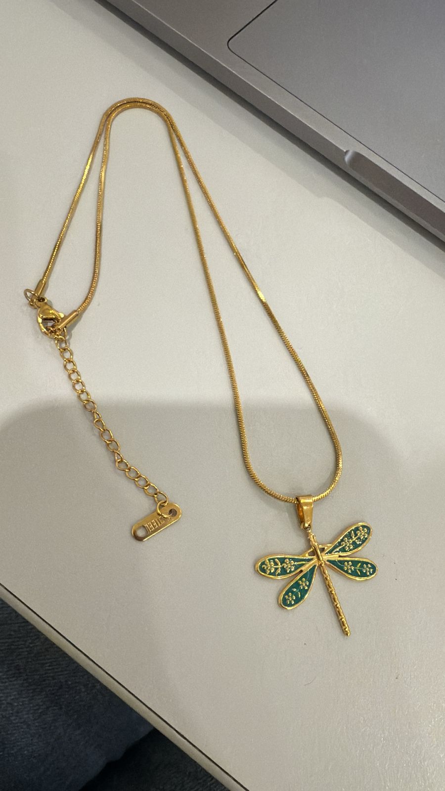 Collar Con Libelula Verde