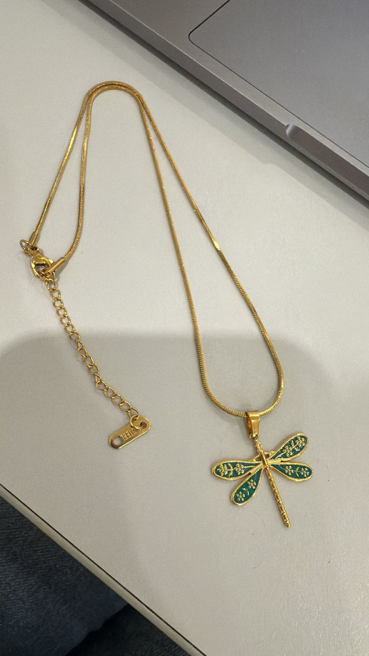 Collar Con Libelula Verde