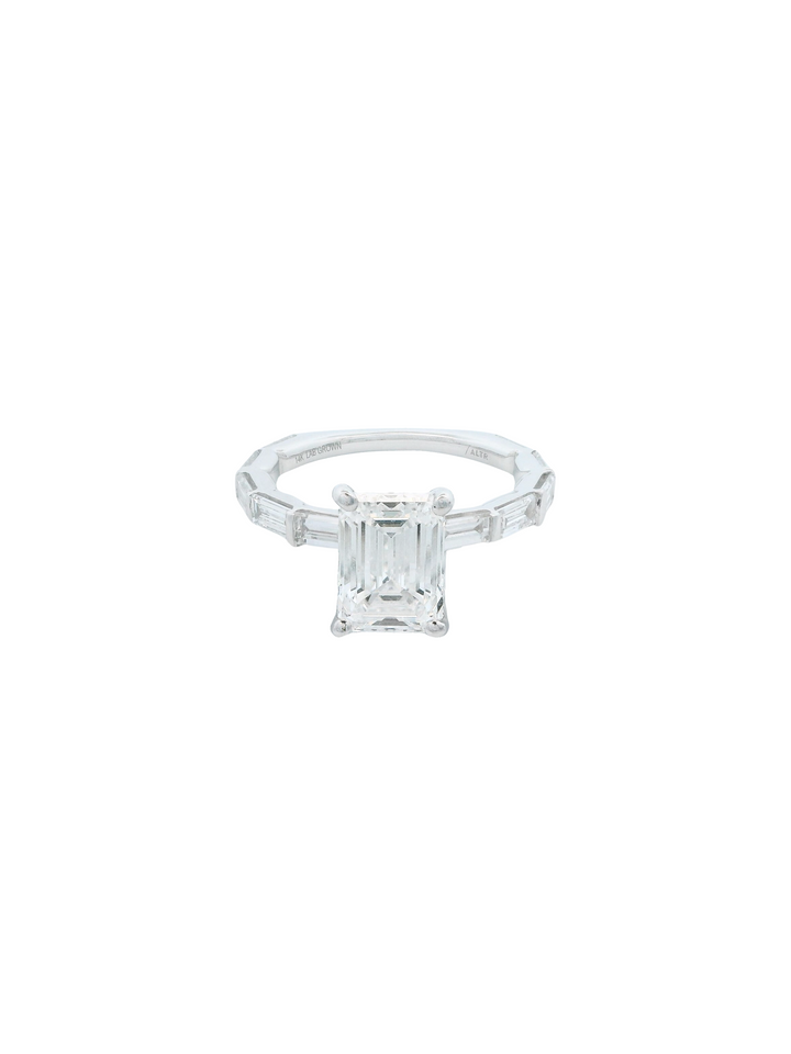 Anillo de Compromiso Esmeralda Pavé 2.96 Ct Diamantes Lab Grown