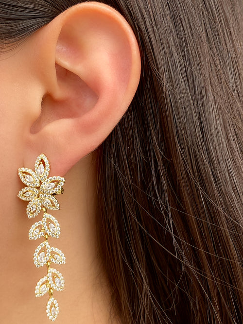 Par Aretes Dorado Flor Con Zirconias