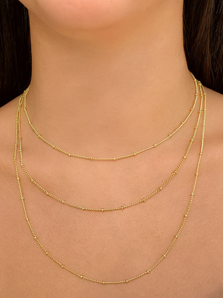Collar Cadena Delgada y Mini Bolitas