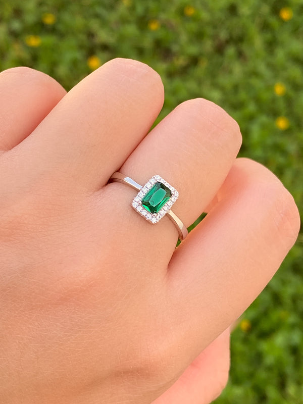 Anillo Zirconias con Baguette Verde