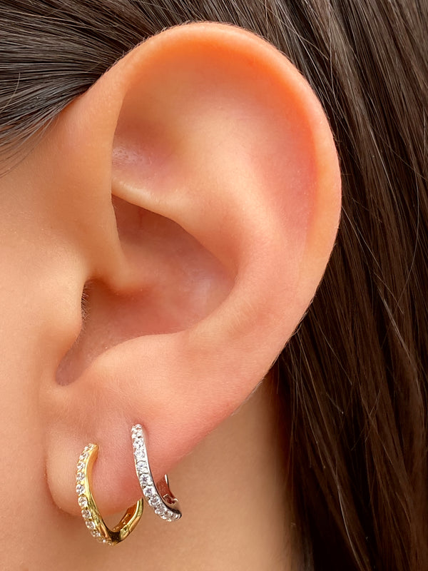 Arracada Semi Ondulada Con Zirconias