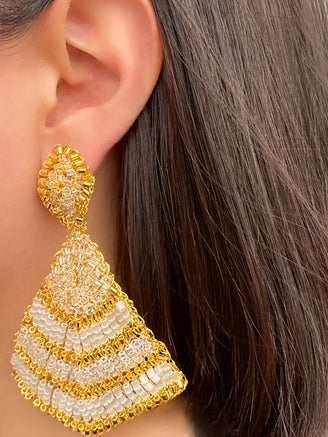 Par Arete Triangulo Dorado Con Blanco