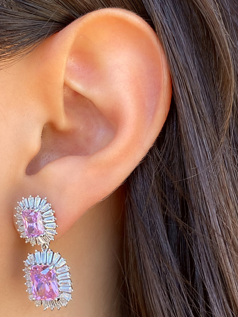 Par Arete Plateado Con Baguettes y Piedra Rosa