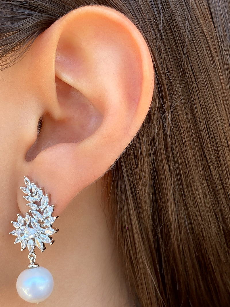 Par Arete Zirconias Plateadas Con Perla Colgando