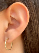 Par Arracada Delgada 16 mm Con Zirconias Oro 14k