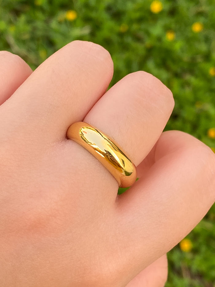 Anillo Dorado Grueso Curveado