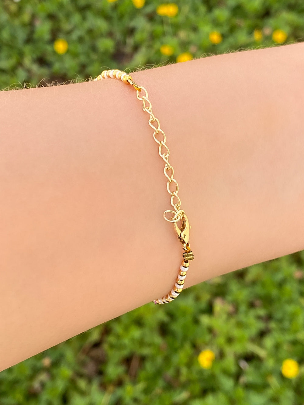 Pulsera Inicial Blanco y Dorado