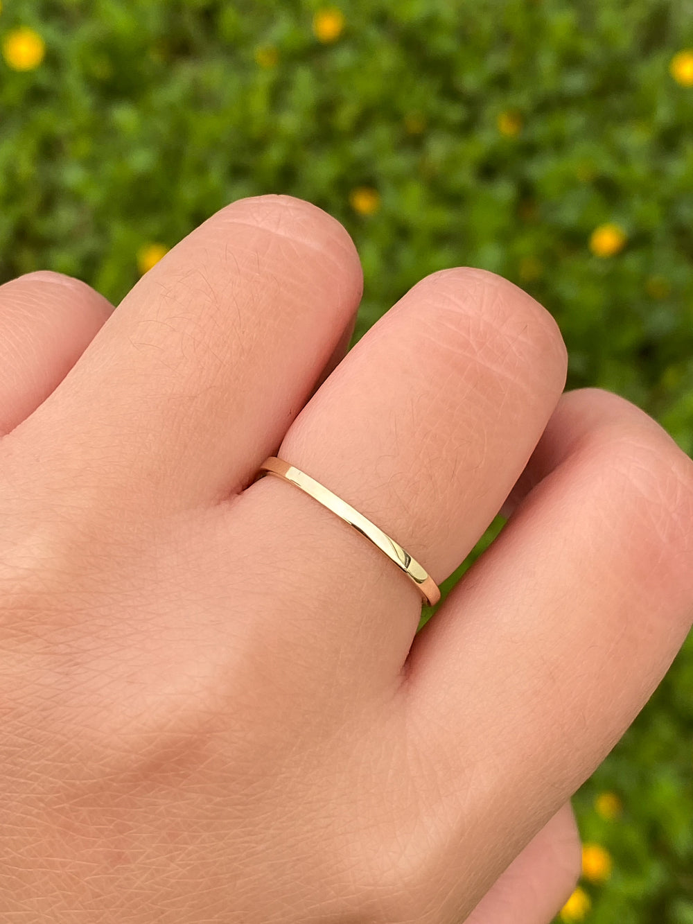 Anillo Liso Con Torcedura Oro 10K