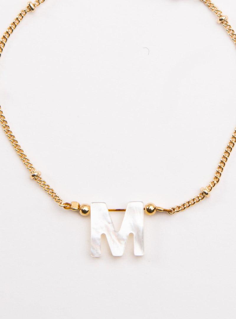 Pulsera Dorada con Inicial Madre Perla