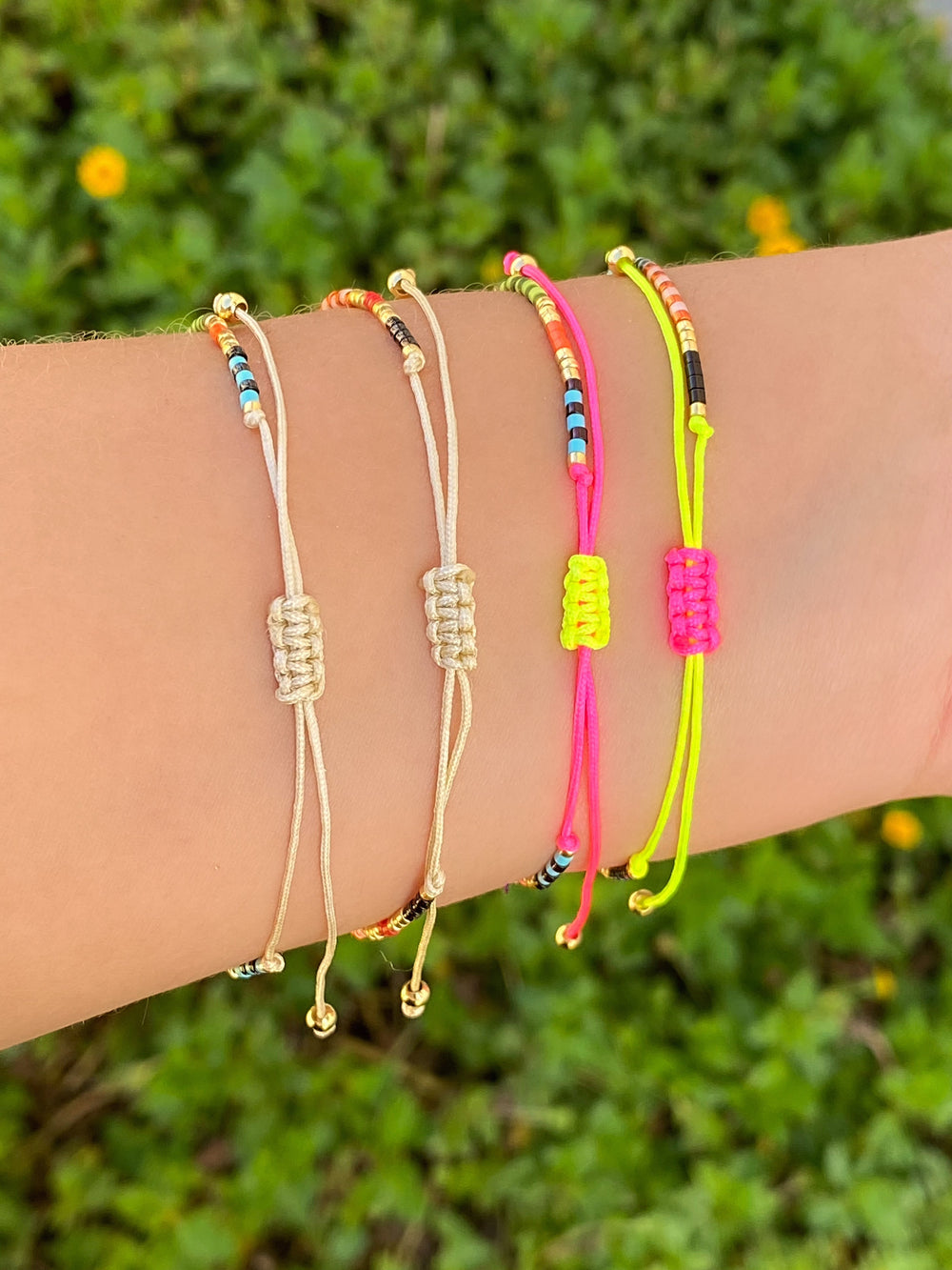 Pulsera Chaquiras Colores Con Cruz