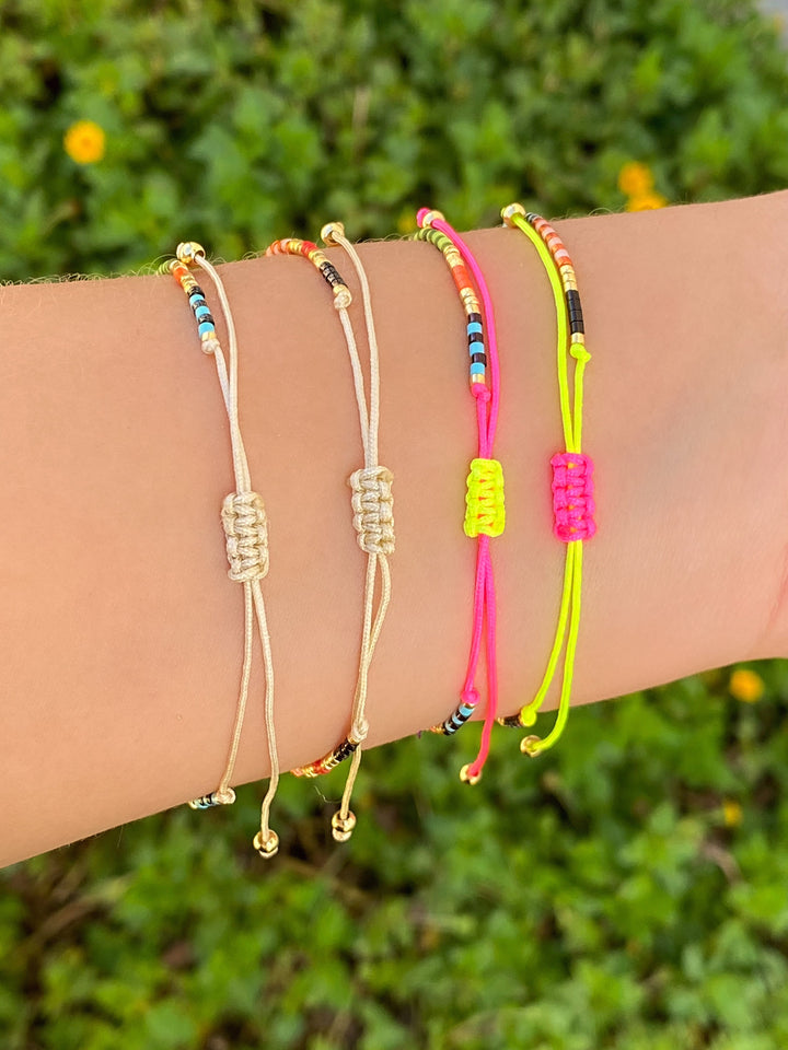 Pulsera Chaquiras Colores Con Cruz