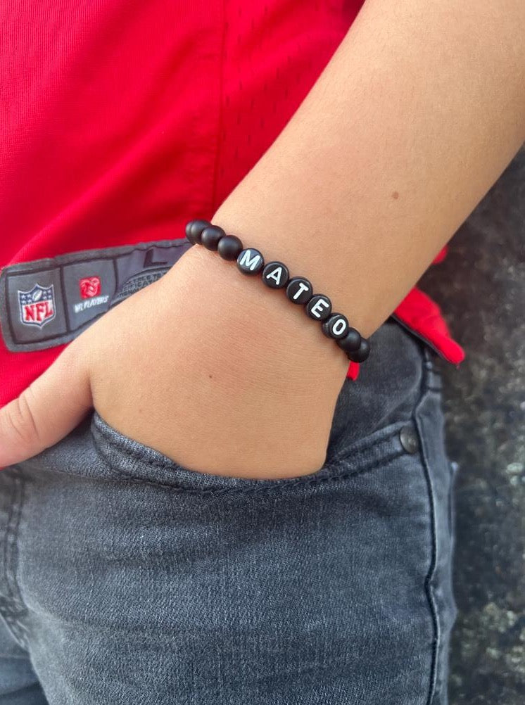 Personaliza tu Pulsera Niño Bolitas Negras