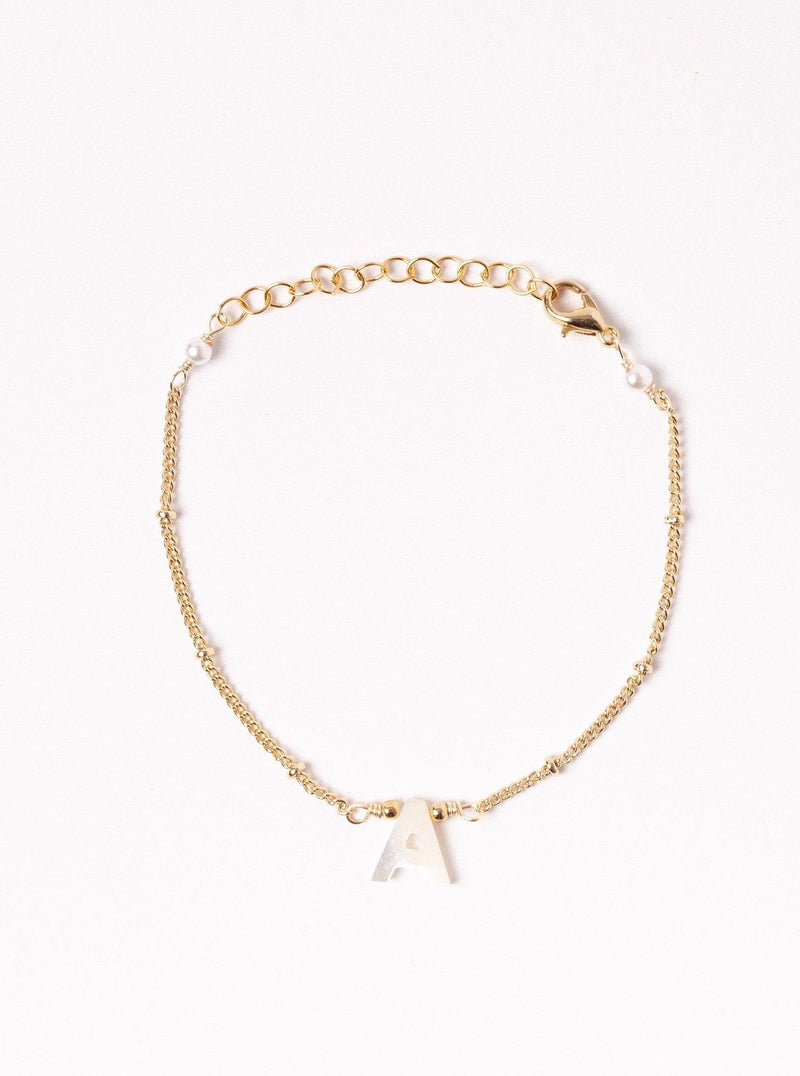 Pulsera Dorada con Inicial Madre Perla