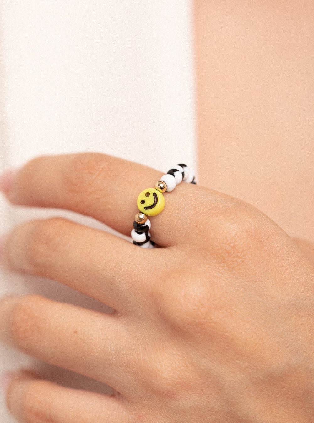 Anillo Blanco y Negro Carita Feliz
