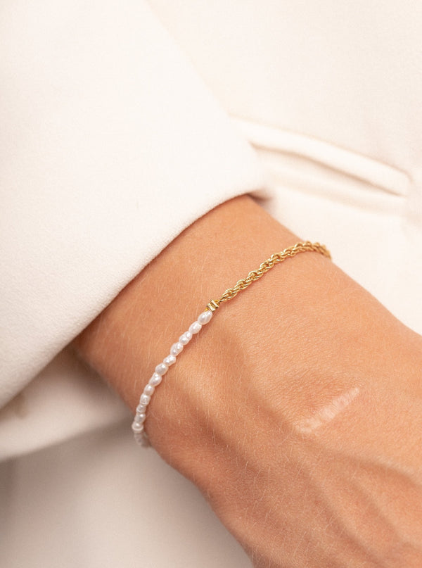 Pulsera Perlas y Cadena Trenzada