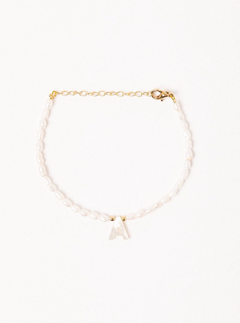Pulsera Perlitas con Inicial Madre Perla