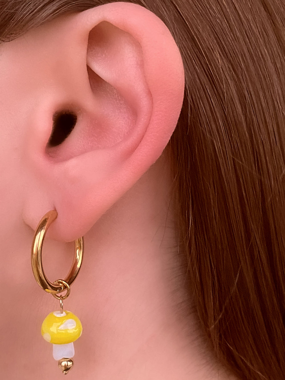Par Arracadas con Dije Honguito Amarillo