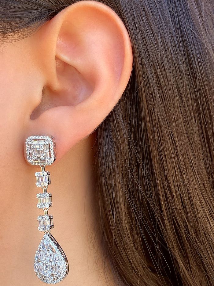 Par Aretes Largos Con Zirconias y Gota