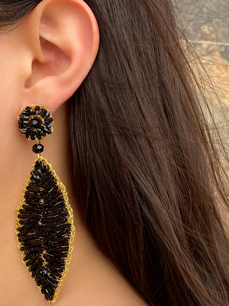 Par Aretes Hoja Negra