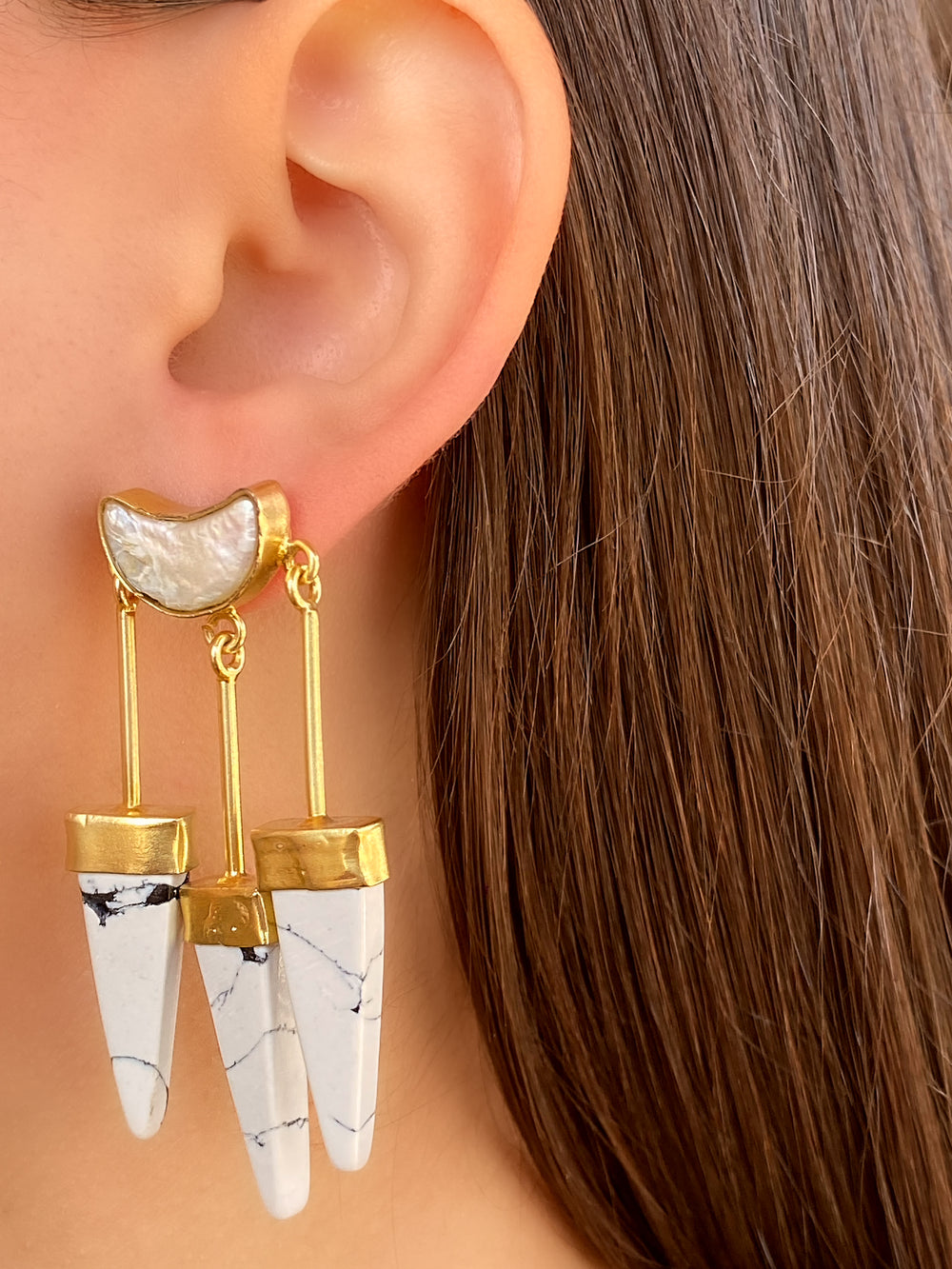 COLECCION INDIA PAR PERLA MADRE TIRAS BLANCAS DORADO